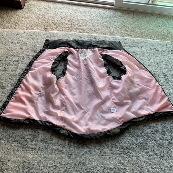 Camoflauge Puffer Vest - Picture 3 of 6